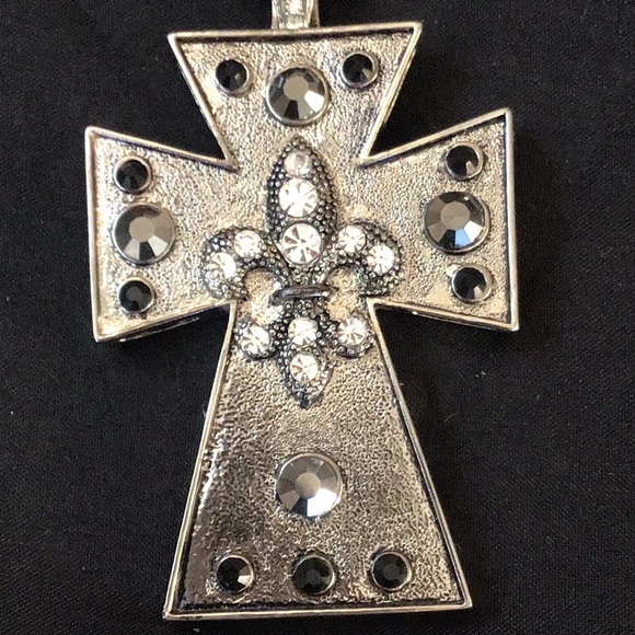 Large cross pendant w/ rhinestone Fleur de Lis design on stainless steel chain. - Picture 3 of 4